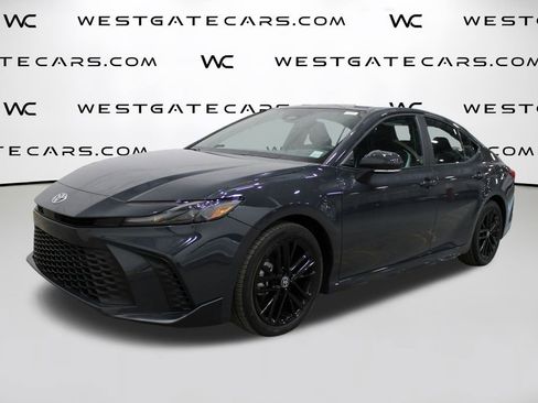 Used 2025 Toyota Camry SE image 35