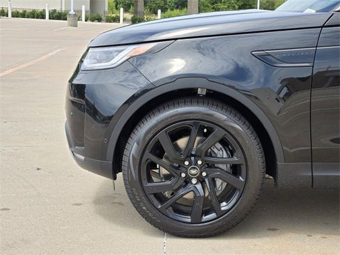 New 2025 Land Rover Discovery S image 6