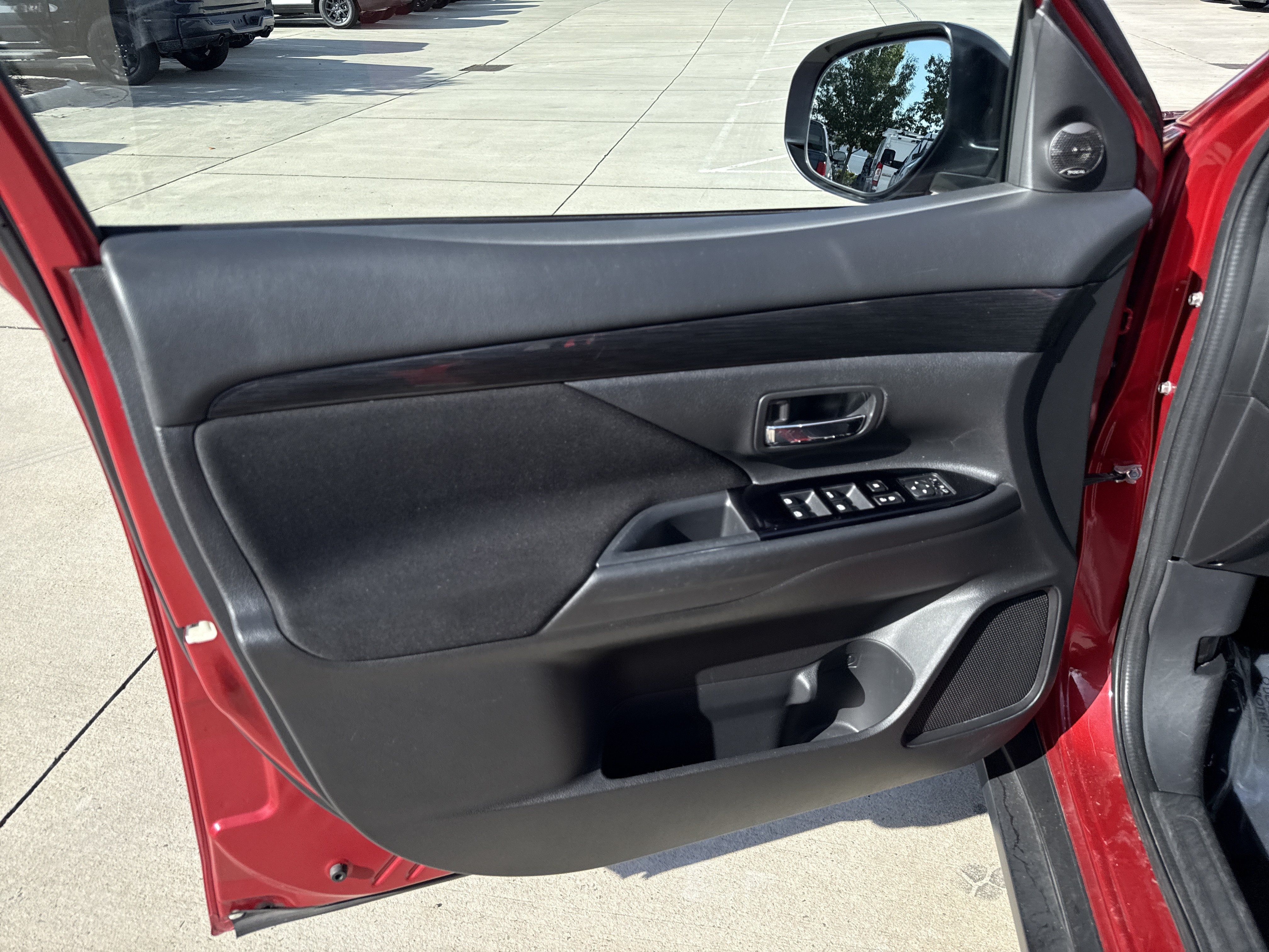 Used 2018 Mitsubishi Outlander LE AWD/4WD image 13