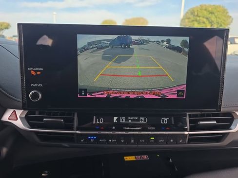 Used 2025 Toyota Sienna Limited image 24