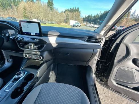 Used 2022 Ford Escape SE w/ SE Sport Appearance Package image 27