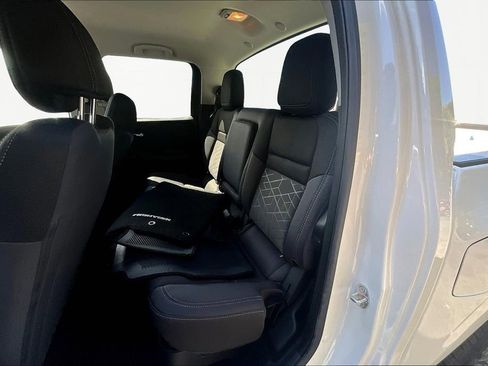 Used 2025 Nissan Frontier SV image 16