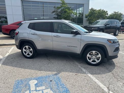 Used 2024 Jeep Compass Latitude AWD/4WD image 33