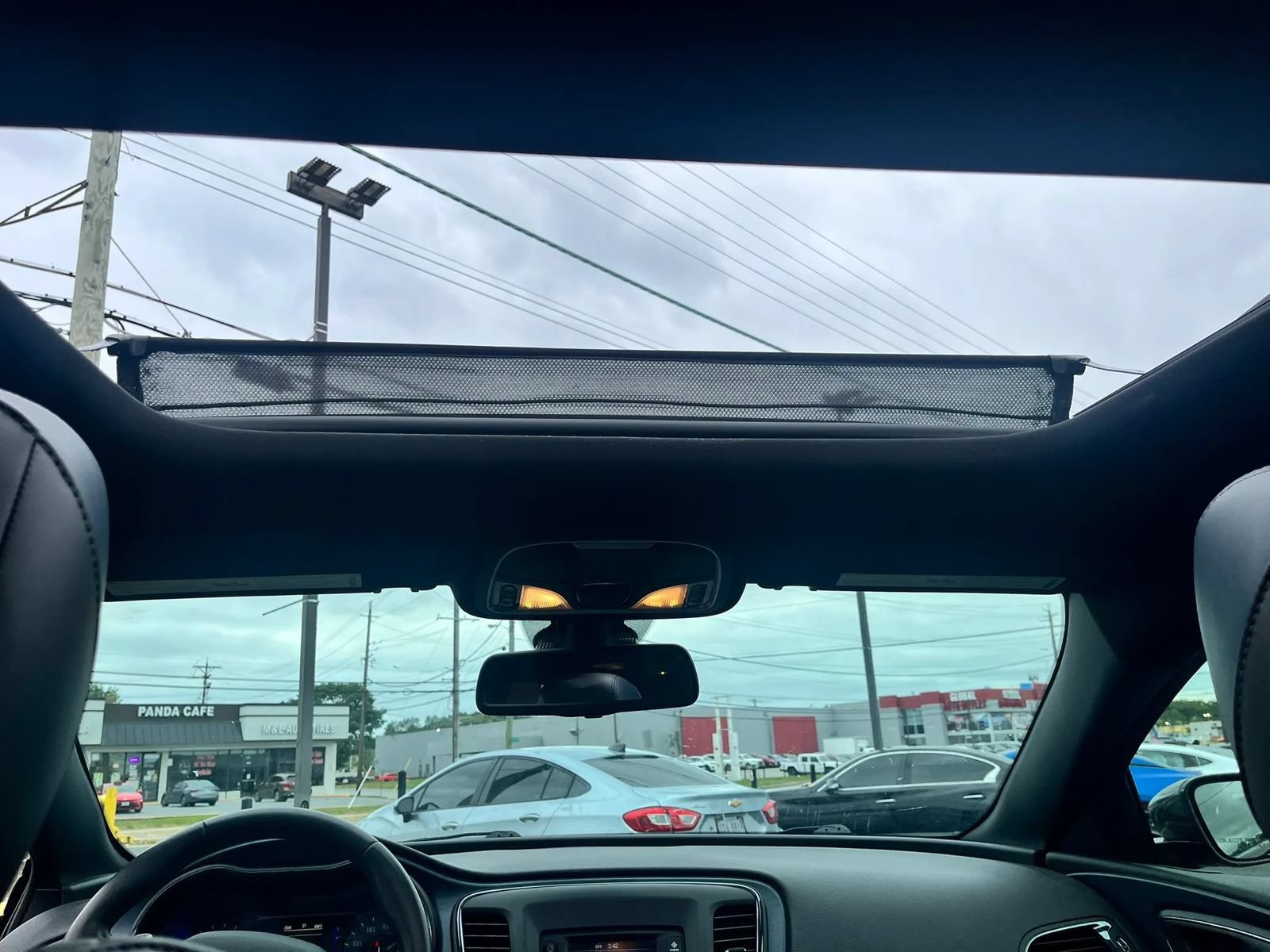 Used 2015 Chrysler 200 S FWD image 3