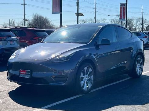 Used 2023 Tesla Model Y Long Range image 2