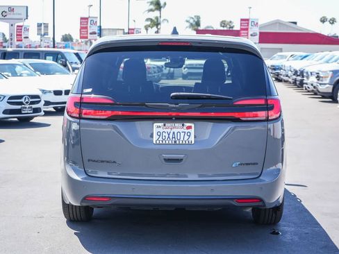 Used 2022 Chrysler Pacifica Limited w/ S Appearance Package FWD image 10