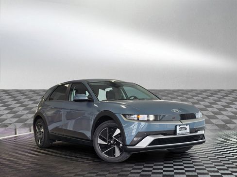 New 2026 Hyundai Ioniq 5 SE image 3