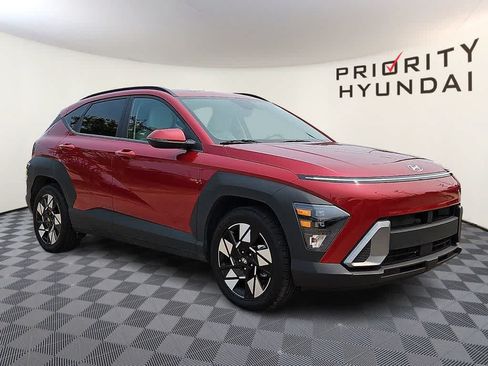 Used 2025 Hyundai Kona SEL FWD image 3