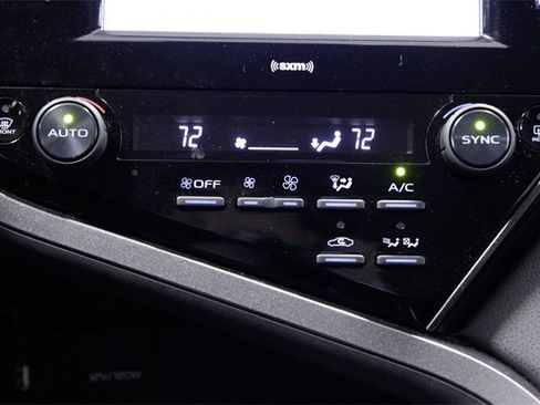 Used 2020 Toyota Camry LE image 28