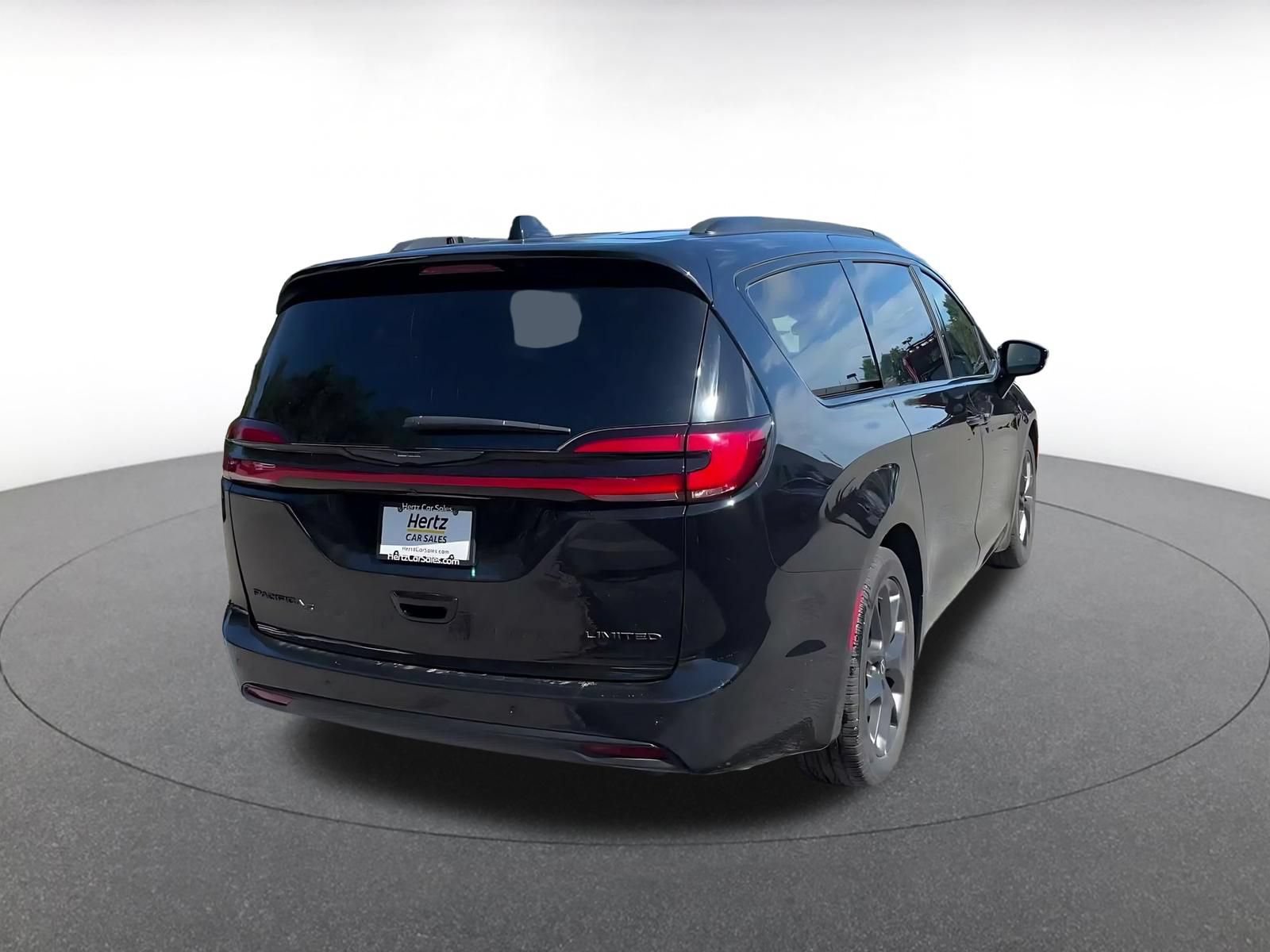 Used 2025 Chrysler Pacifica Limited FWD image 13