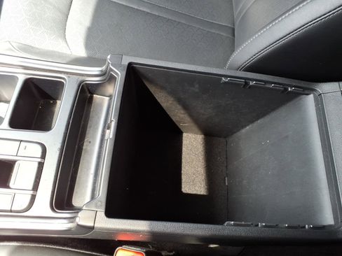 Used 2022 Kia Sorento EX w/ Panoramic Sunroof Package image 17