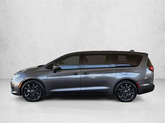 Used 2018 Chrysler Pacifica Touring Plus w/ S Appearance Package FWD video 2