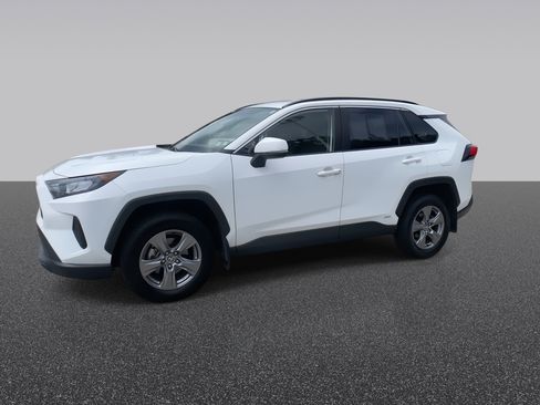 Used 2022 Toyota RAV4 LE AWD/4WD image 5