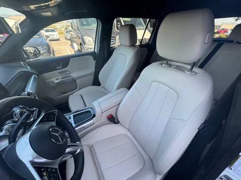 Used 2026 Mercedes-Benz GLB 250 4MATIC image 13