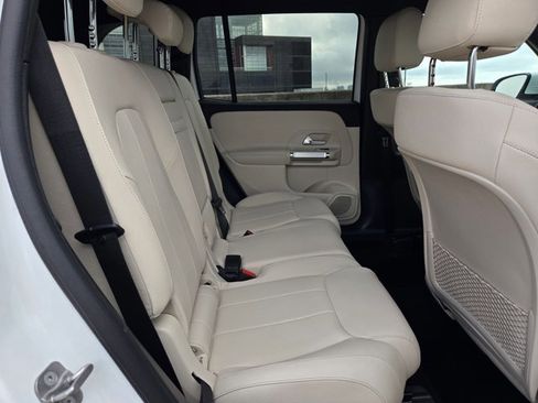 Used 2025 Mercedes-Benz GLB 250 4MATIC image 19