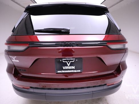 New 2026 Jeep Grand Cherokee Altitude AWD/4WD image 4