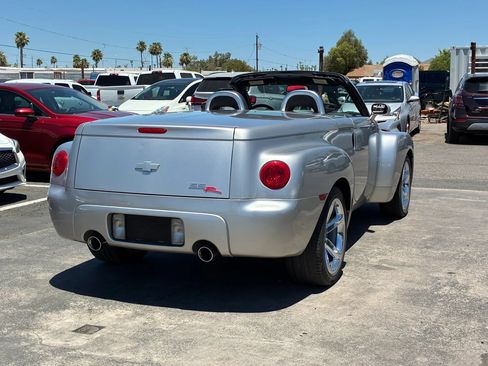 Used 2005 Chevrolet SSR w/ Preferred Equipment Group RWD image 8