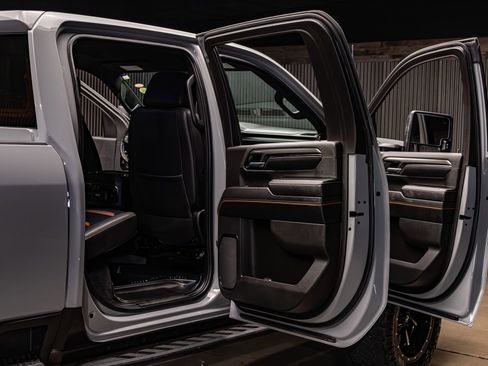 Used 2024 GMC Sierra 3500 AT4 w/ Technology Package image 29