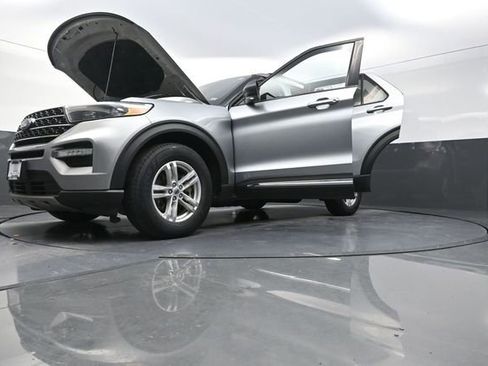 Used 2024 Ford Explorer XLT w/ Equipment Group 202A AWD/4WD image 32