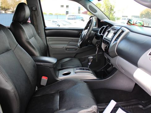 Used 2013 Toyota Tacoma PreRunner w/ TRD Sport Pkg RWD image 19