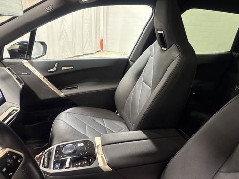 Used 2024 BMW iX xDrive50 w/ Premium Package AWD/4WD image 33