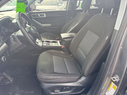 Used 2024 Ford Explorer XLT image 9