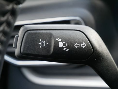 Certified 2022 Ford Explorer XLT w/ Equipment Group 202A image 19