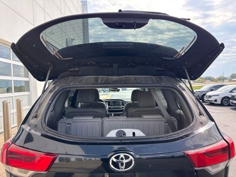 Used 2019 Toyota Highlander XLE AWD/4WD image 8