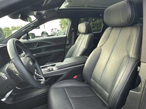 Used 2025 Cadillac Lyriq Luxury AWD/4WD image 10