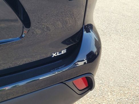 Used 2024 Toyota Highlander XLE image 7