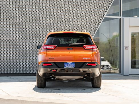 Used 2016 Jeep Cherokee Trailhawk w/ Comfort/Convenience Group AWD/4WD image 27