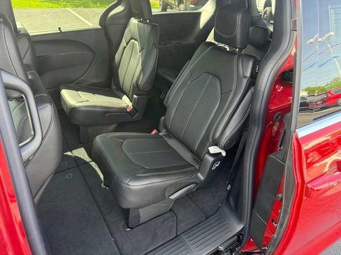 New 2027 Chrysler Pacifica Select w/ Family Tech Group FWD image 32