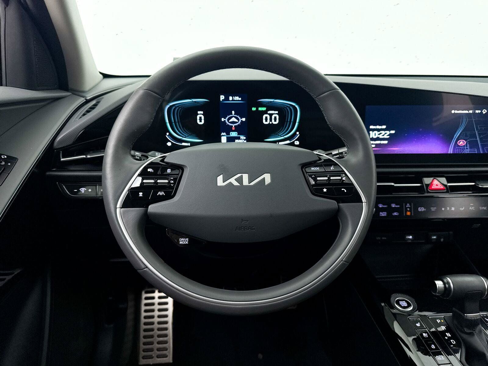 Used 2024 Kia Niro SX Touring FWD image 4