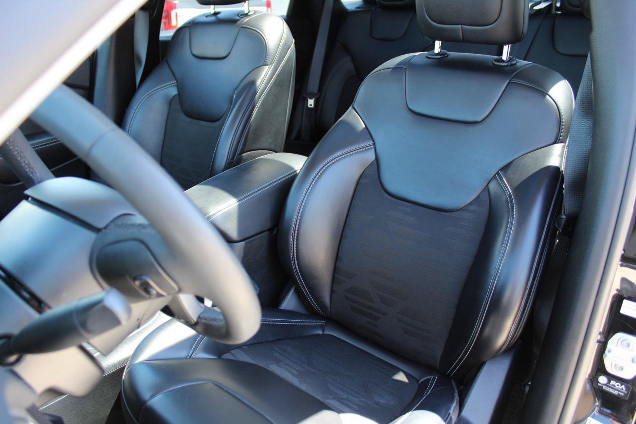 Used 2022 Jeep Cherokee Latitude w/ Sun & Sound Group AWD/4WD image 44