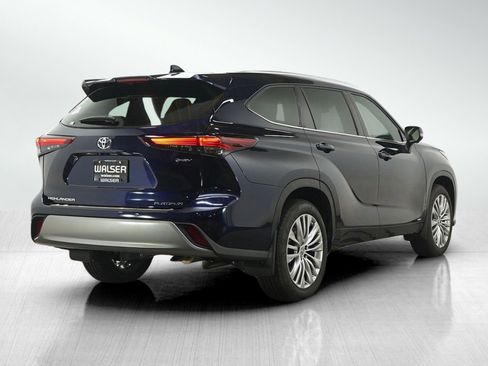 Used 2025 Toyota Highlander Platinum AWD/4WD image 5