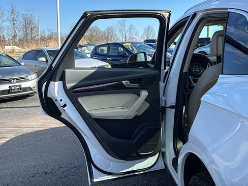 Used 2018 Audi Q5 2.0T Premium Plus w/ Premium Plus Package image 28