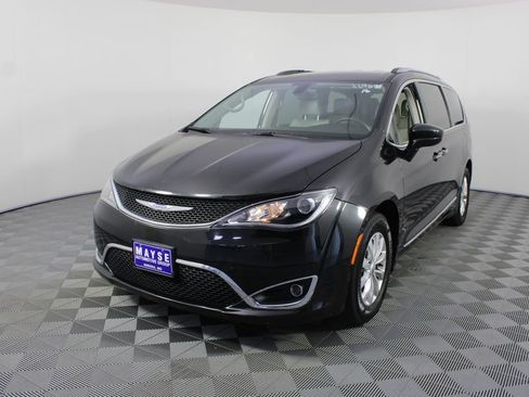 Used 2018 Chrysler Pacifica Touring-L FWD image 22