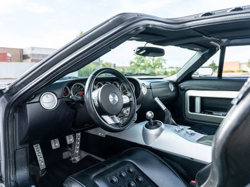 Used 2006 Ford GT image 3