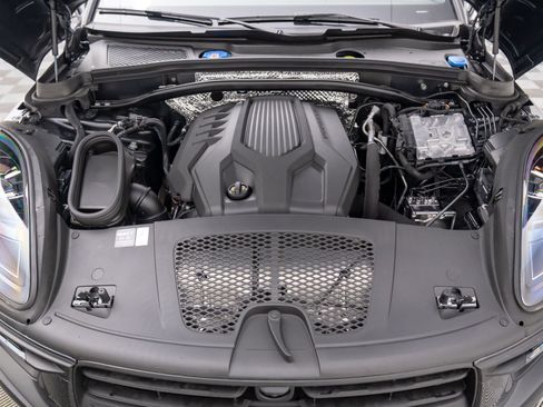 Certified 2025 Porsche Macan image 27