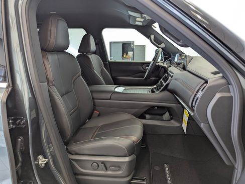 New 2025 Nissan Armada SL w/ Captain's Chari Seat Package AWD/4WD image 18