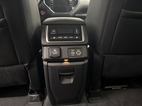Used 2025 Subaru Ascent Bronze Edition w/ Onyx Package image 30