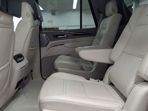 Used 2024 Cadillac Escalade Sport Platinum w/ LPO, ONYX Package AWD/4WD image 19