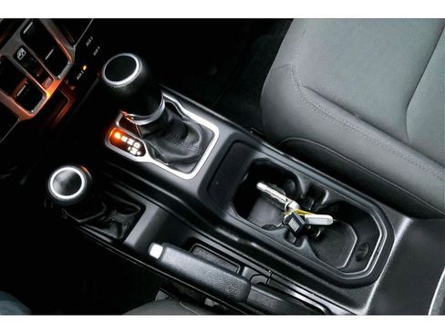 Used 2018 Jeep Wrangler Unlimited Sport S image 18