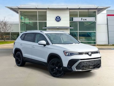 New 2026 Volkswagen Taos SE FWD image 1
