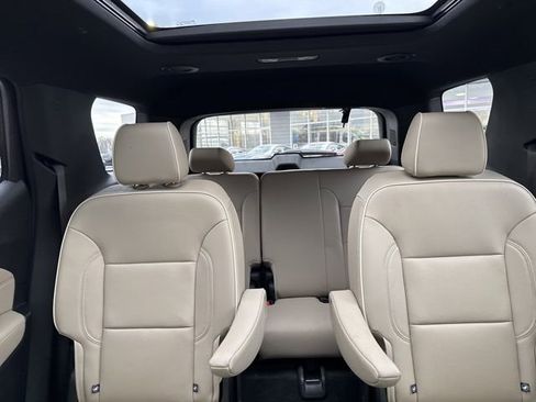 Used 2023 Chevrolet Traverse Premier image 40