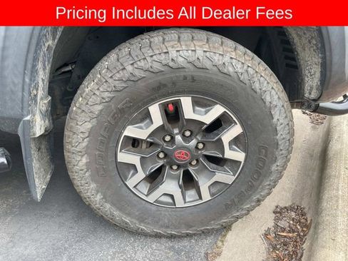 Used 2018 Toyota Tacoma TRD Off-Road AWD/4WD image 11