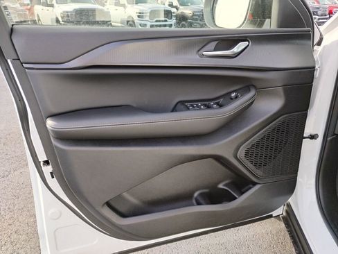 New 2025 Jeep Grand Cherokee Laredo w/ Trailer Tow Package image 19