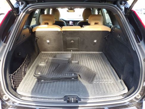 Certified 2023 Volvo XC60 B5 Ultimate w/ Climate Package image 24