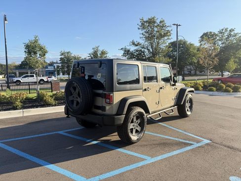 Used 2017 Jeep Wrangler Unlimited Sport w/ Quick Order Package 24S AWD/4WD image 5