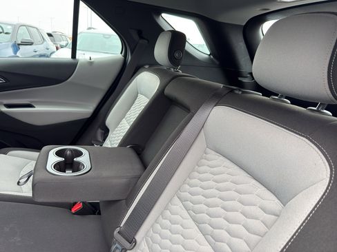 Used 2018 Chevrolet Equinox LS image 32